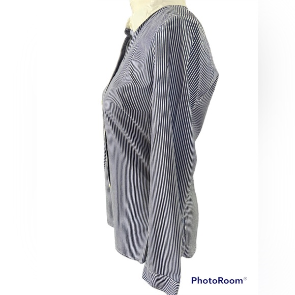 2/20$ Gap Women’s shirt - Picture 2 of 4